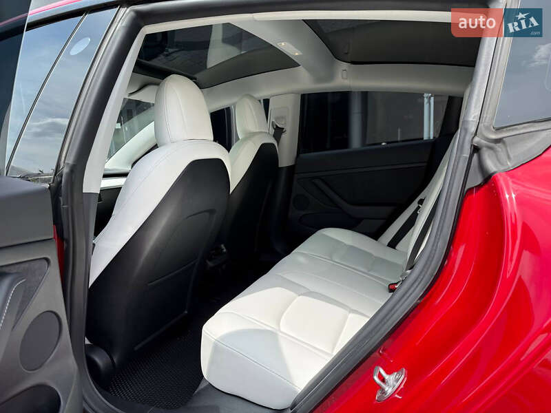 Седан Tesla Model 3 2021 в Киеве