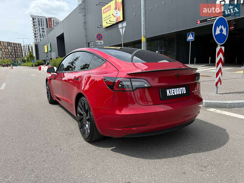 Седан Tesla Model 3 2021 в Киеве