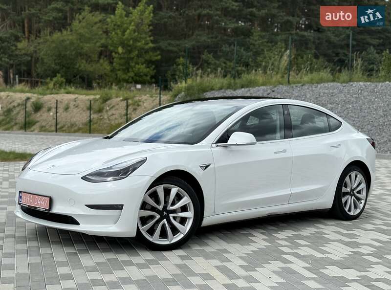Седан Tesla Model 3 2019 в Львове