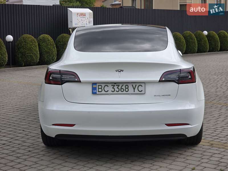 Седан Tesla Model 3 2021 в Львові