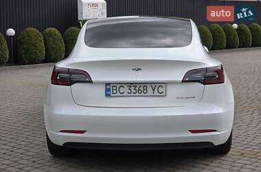 Седан Tesla Model 3 2021 в 