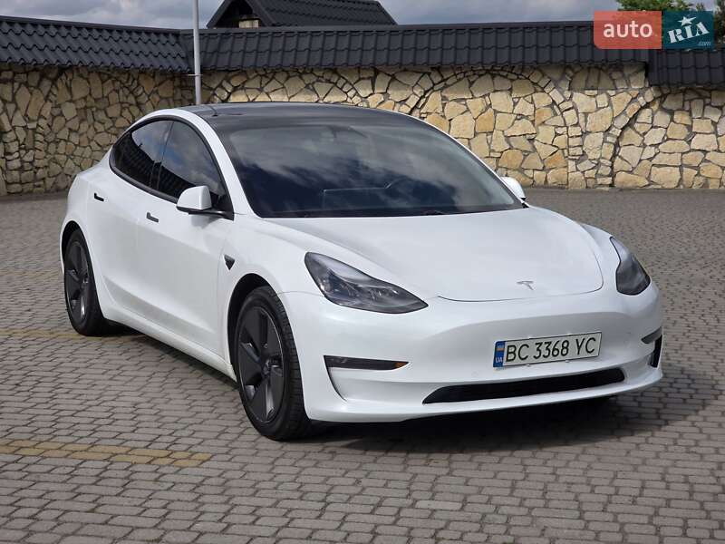 Седан Tesla Model 3 2021 в Львові