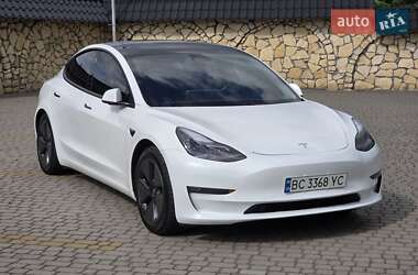 Седан Tesla Model 3 2021 в 