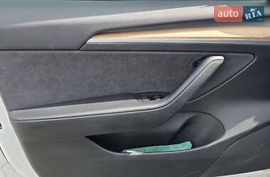 Седан Tesla Model 3 2021 в 