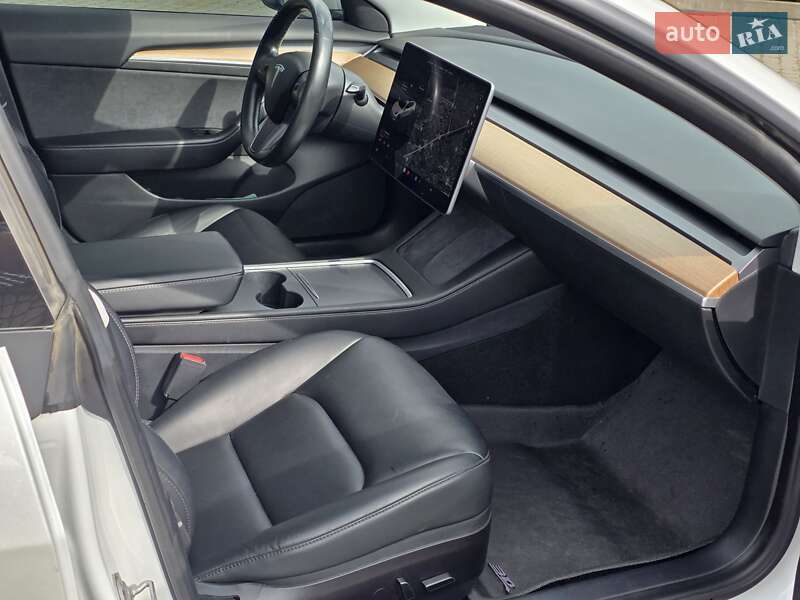 Седан Tesla Model 3 2021 в Львові
