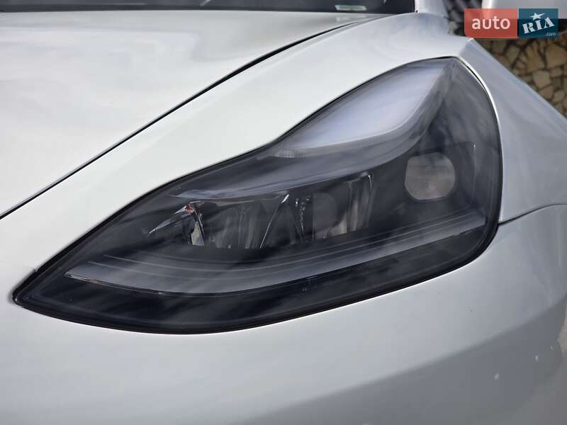 Седан Tesla Model 3 2021 в Львові