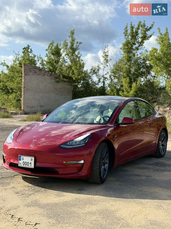 Седан Tesla Model 3 2020 в Рівному