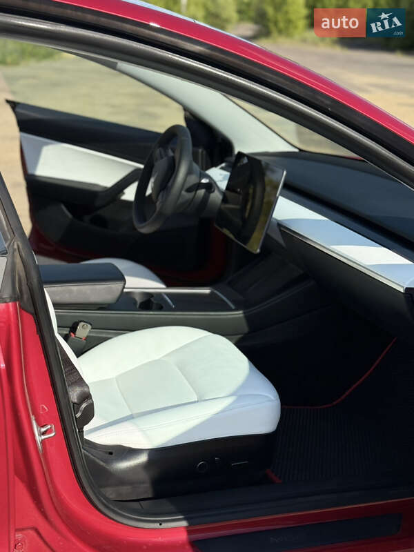 Седан Tesla Model 3 2020 в Рівному