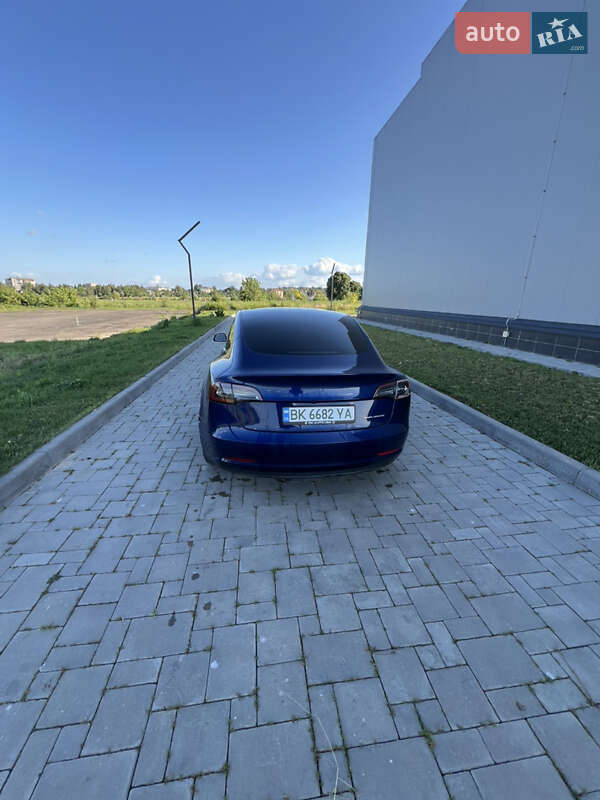 Седан Tesla Model 3 2021 в Здолбунове