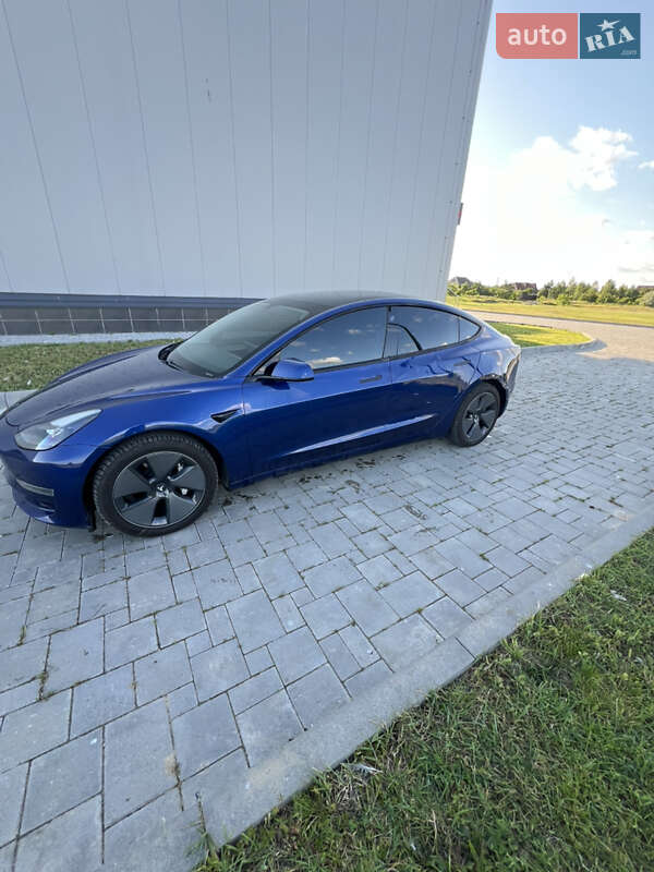 Седан Tesla Model 3 2021 в Здолбунове