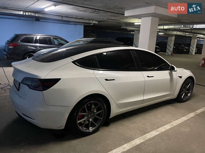 Седан Tesla Model 3 2021 в Киеве