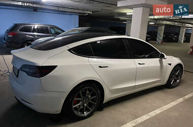 Седан Tesla Model 3 2021 в 