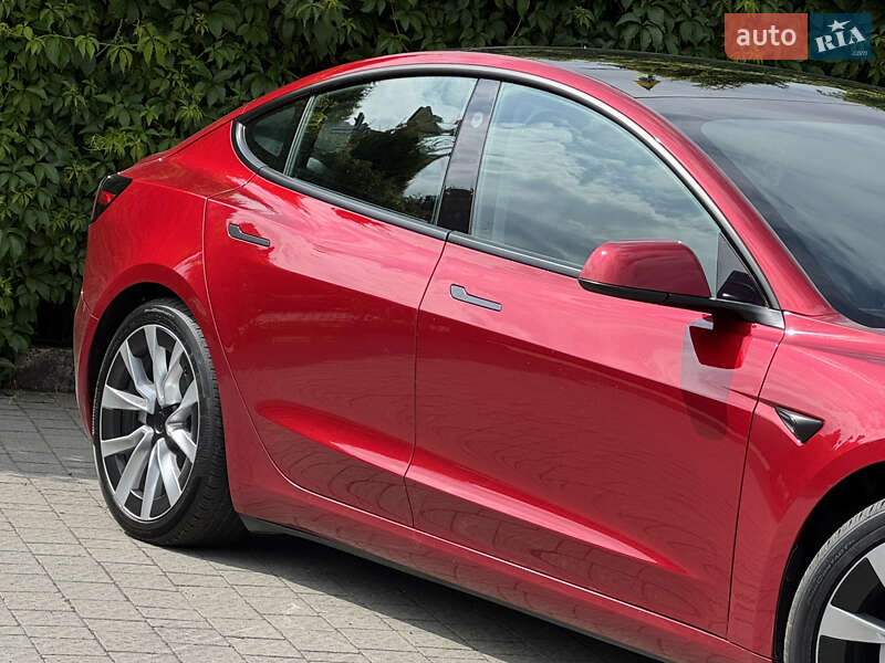 Седан Tesla Model 3 2024 в Стрые
