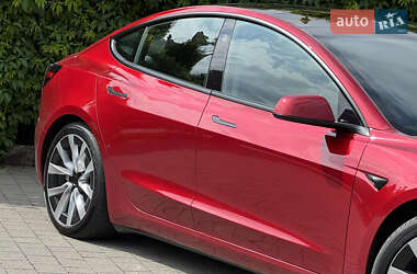 Седан Tesla Model 3 2024 в 