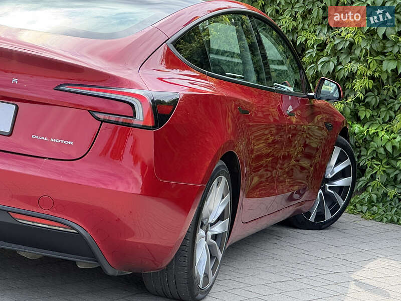 Седан Tesla Model 3 2024 в Стрые