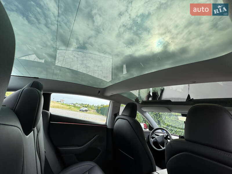 Седан Tesla Model 3 2024 в Стрые