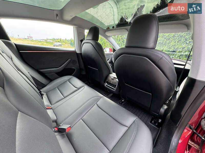 Седан Tesla Model 3 2024 в Стрые