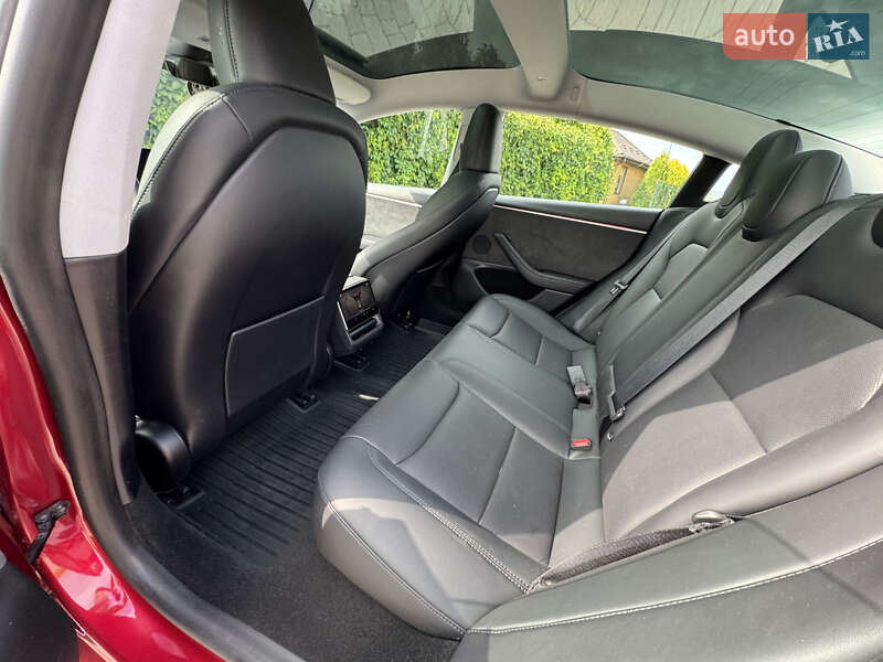 Седан Tesla Model 3 2024 в Стрые