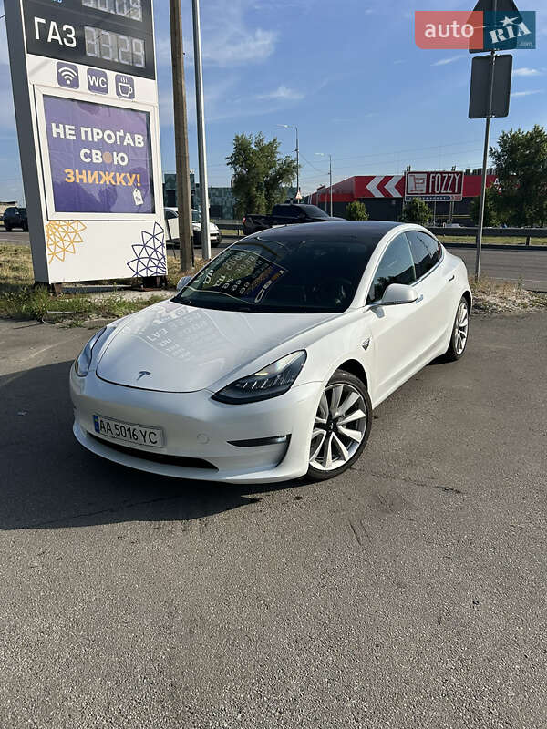 Седан Tesla Model 3 2018 в 