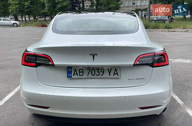 Седан Tesla Model 3 2020 в 