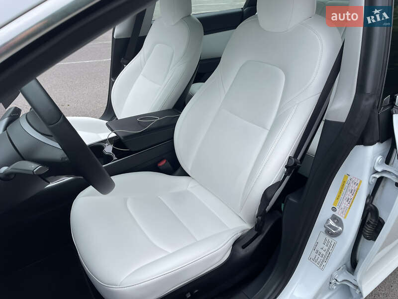 Седан Tesla Model 3 2020 в Виннице