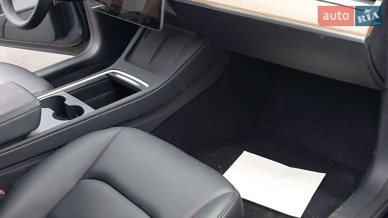 Седан Tesla Model 3 2022 в Черкасах