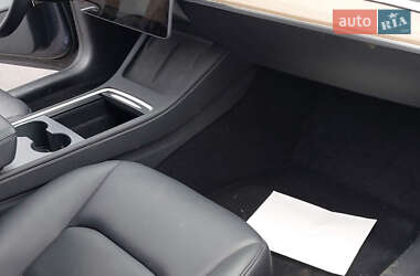 Седан Tesla Model 3 2022 в 
