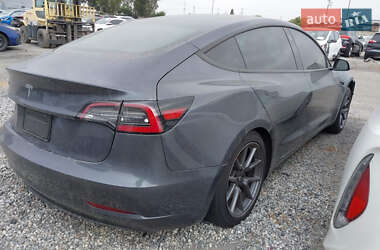 Седан Tesla Model 3 2022 в 