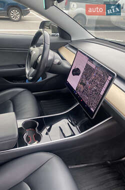 Седан Tesla Model 3 2019 в 