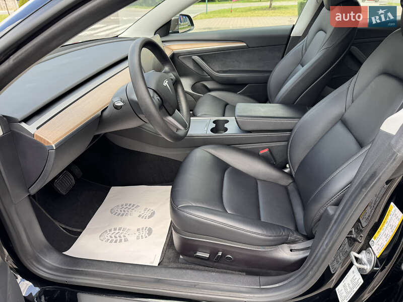 Седан Tesla Model 3 2022 в Хмельницком