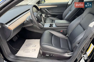 Седан Tesla Model 3 2022 в 
