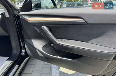 Седан Tesla Model 3 2022 в 