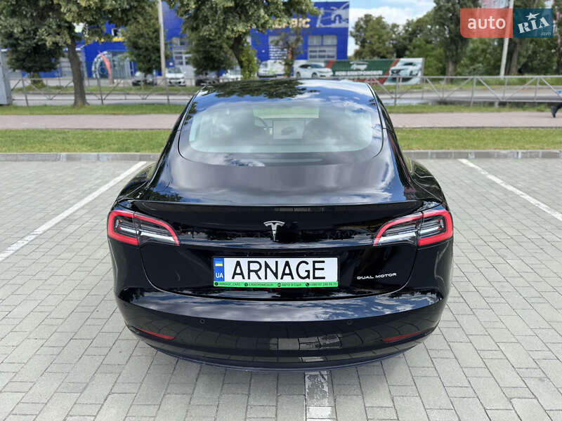 Седан Tesla Model 3 2022 в Хмельницком