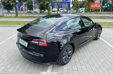 Седан Tesla Model 3 2022 в 