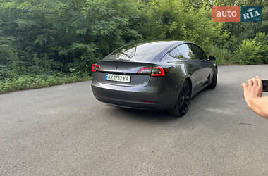 Седан Tesla Model 3 2021 в 