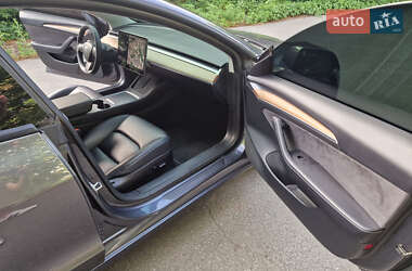 Седан Tesla Model 3 2021 в 