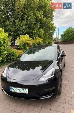 Седан Tesla Model 3 2019 в Ровно