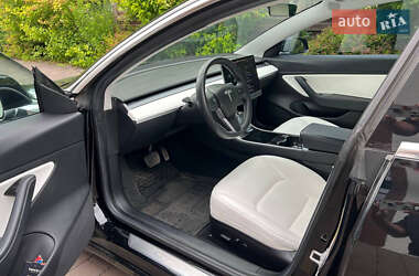 Седан Tesla Model 3 2019 в Ровно