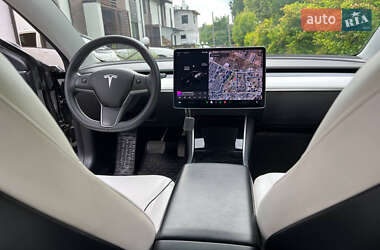 Седан Tesla Model 3 2019 в Ровно