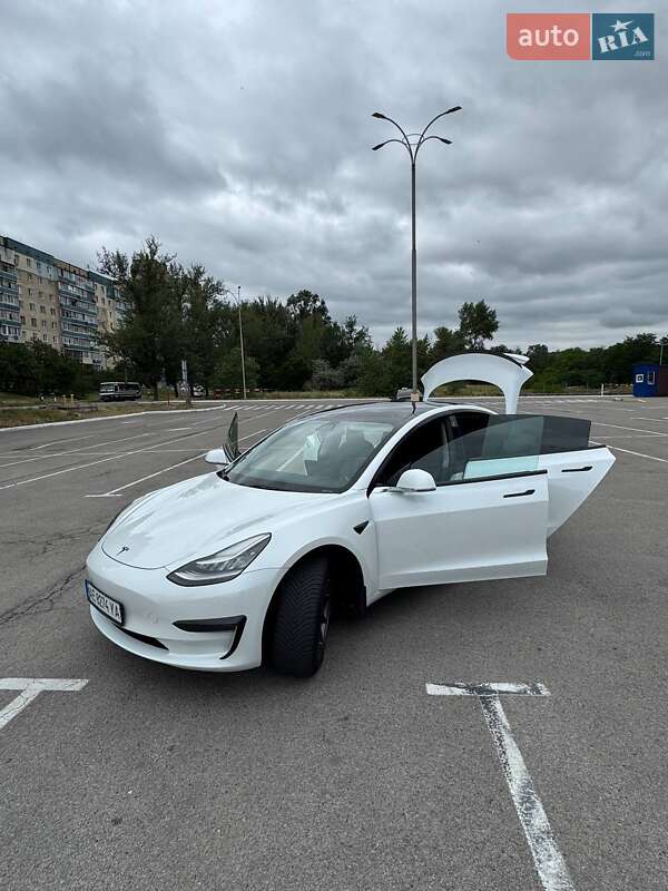 Седан Tesla Model 3 2019 в 
