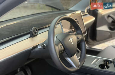 Седан Tesla Model 3 2023 в 