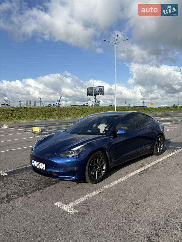 Седан Tesla Model 3 2019 в Львові