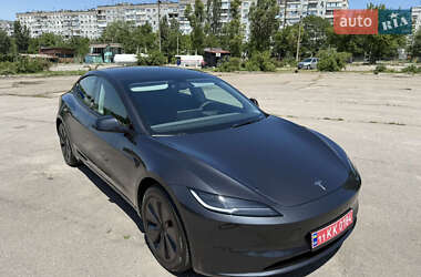 Седан Tesla Model 3 2024 в 