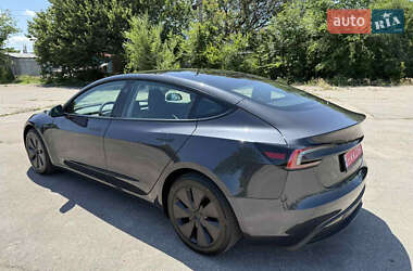 Седан Tesla Model 3 2024 в 