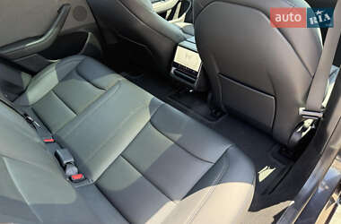 Седан Tesla Model 3 2024 в 