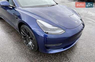 Седан Tesla Model 3 2023 в 