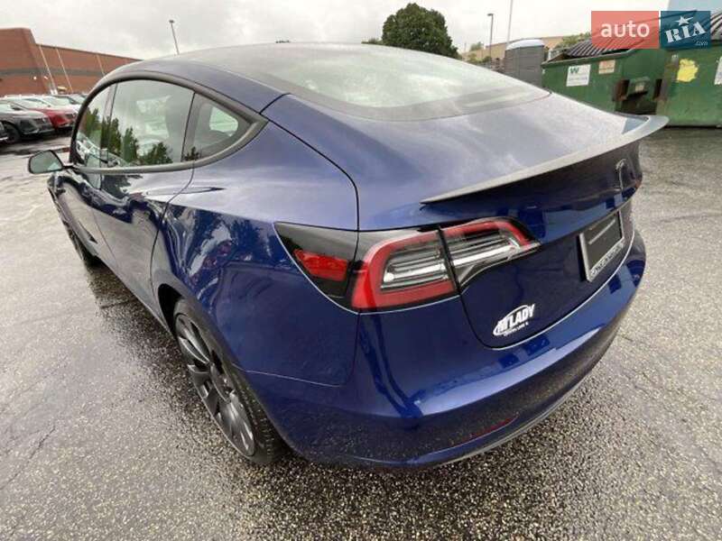 Седан Tesla Model 3 2023 в Одессе