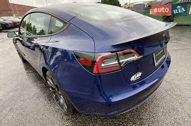 Седан Tesla Model 3 2023 в 