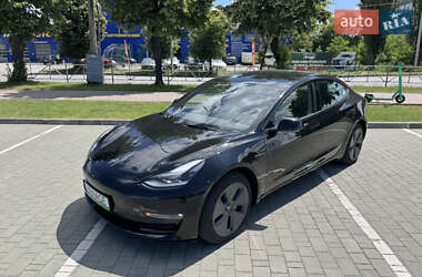 Седан Tesla Model 3 2022 в 