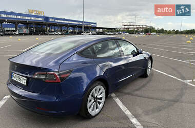 Седан Tesla Model 3 2022 в 
